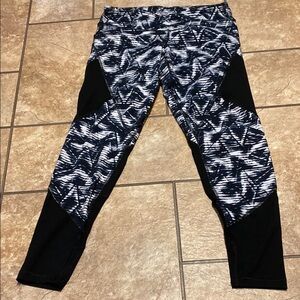 Old Navy Active Black and White Large Leggings